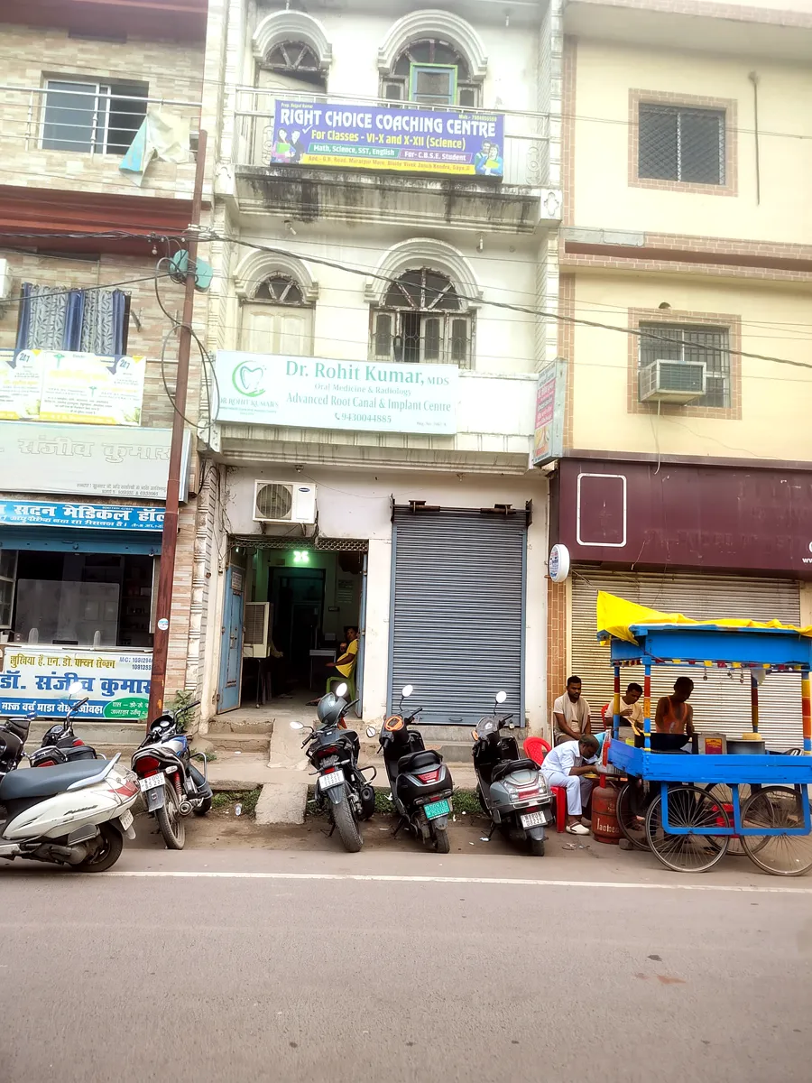 Clinic building seen from Gautam Buddha Road, next to Vivek Janch Kendra