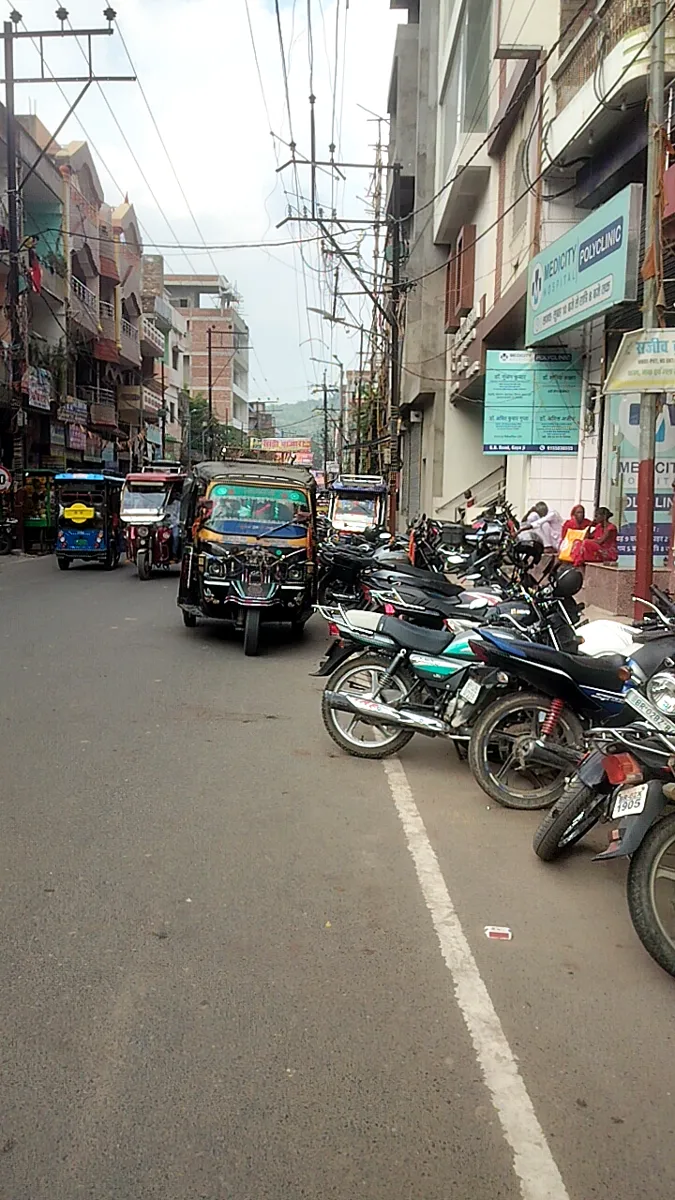 Gautam Buddha Road approach towards the clinic in Murarpur, Gaya